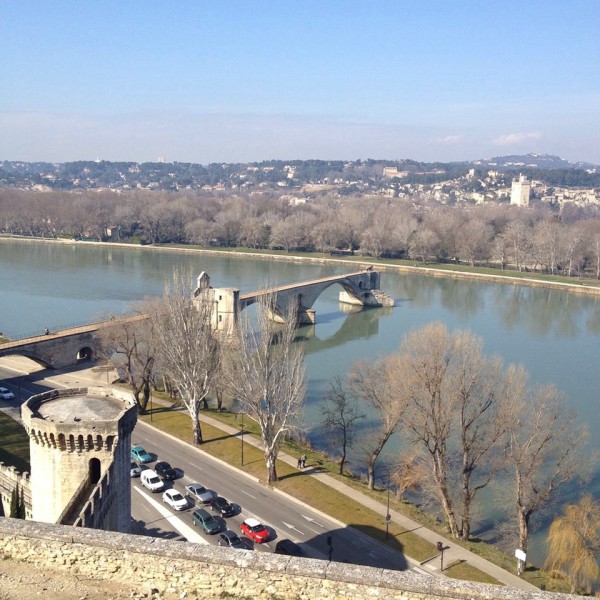 Avignon: Blick auf die Pont Saint-Bénézet und den Fluss Rhône