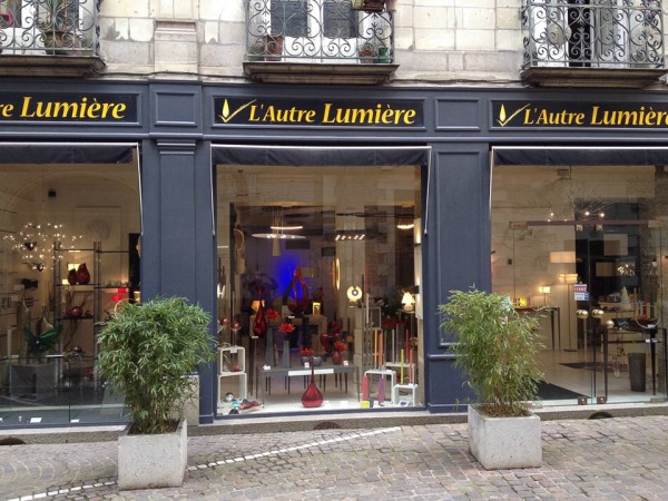 Eine der zahllosen Shoppingmöglichkeiten in der Innenstadt von Nantes, am Sonntag natürlich gerade geschlossen
