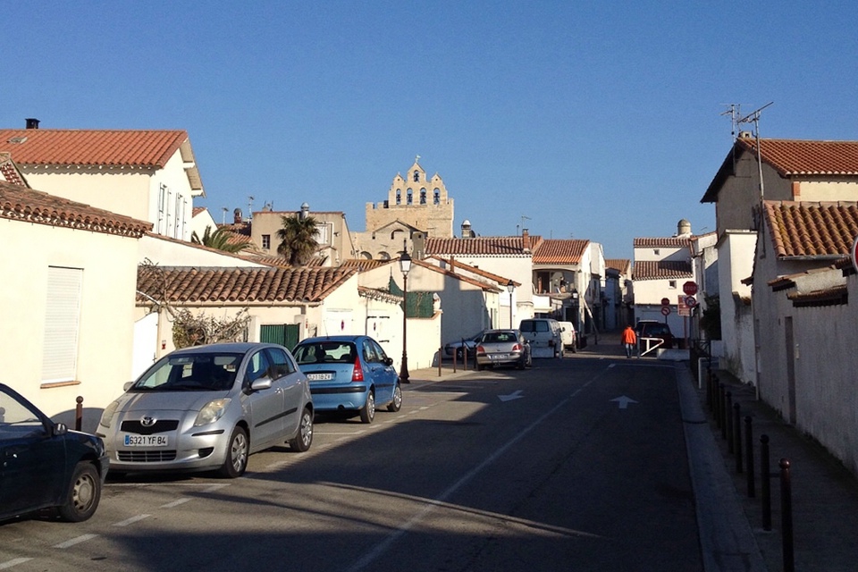 Unterwegs in den Straßen von Saintes-Maries-de-la-Mer