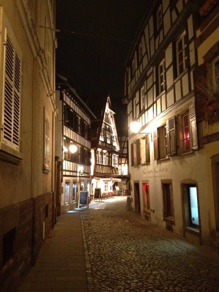 Abends in den Gassen von Straßburg