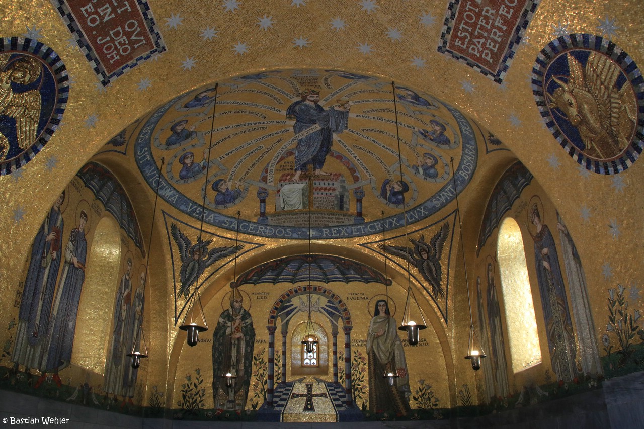 Goldenes Mosaik in der Chapelle des Larmes